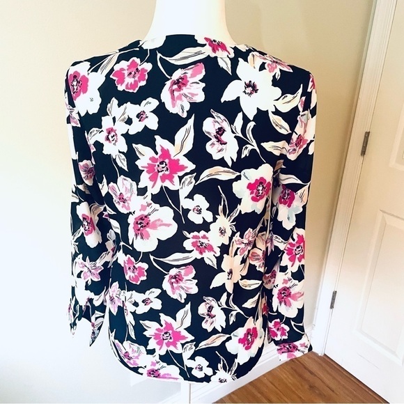 Banana Republic - Petite Long Sleeve Blouse – Navy & Pink Floral - Size XS - Picture 6 of 8